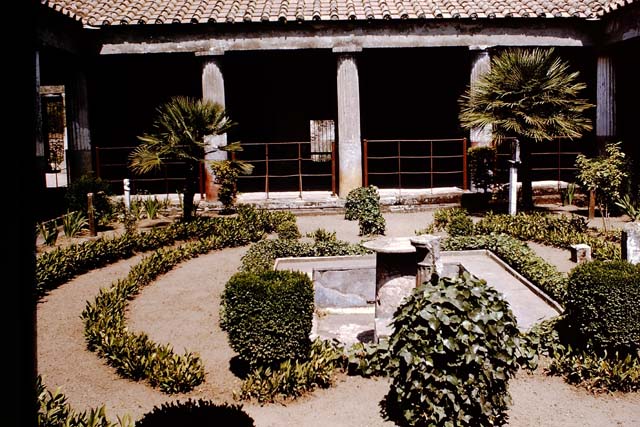 Vi Pompeii December Room F Peristyle Garden Looking